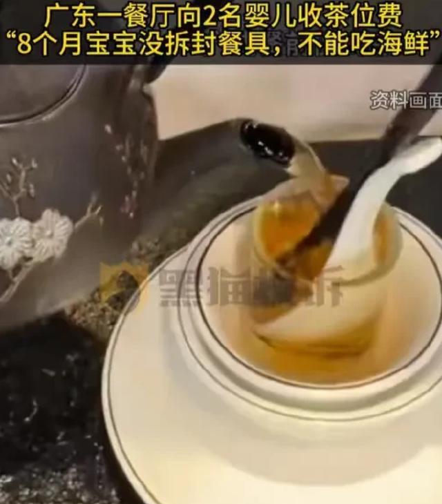 广东，一女子带着家人旅行，一行共13人，有5个孩子和8个大人。他们逛得又累又饿，
