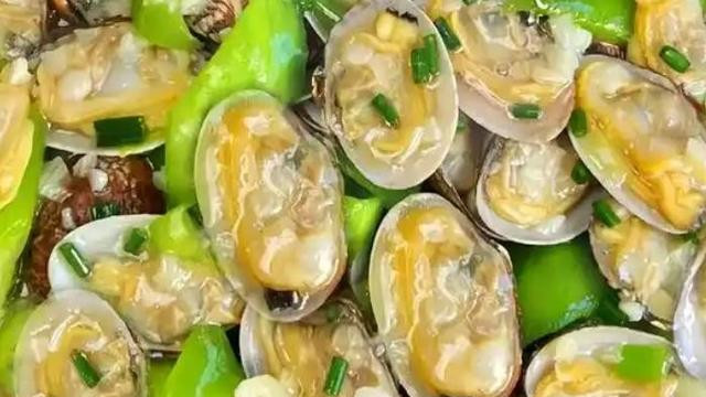夏日必尝的丝瓜炒花甲鲜嫩爽滑的家常美味