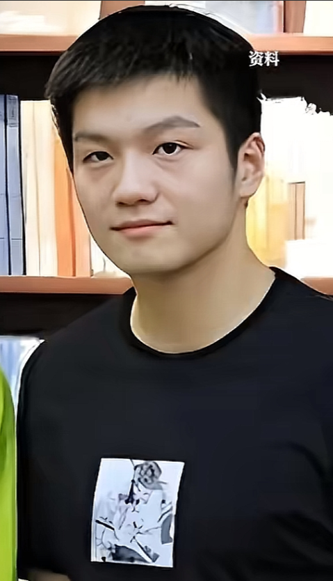 票价疯涨7倍 
一票难求，樊振东再战!
德甲第二场倒计时
队长弗朗西斯卡陪同一日