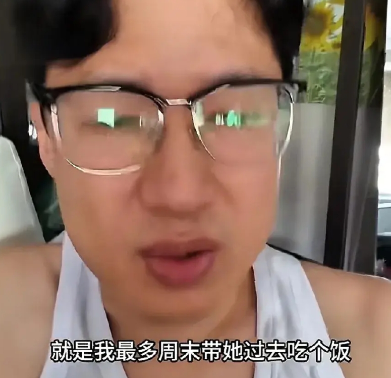 男子从不让老婆和自己妈接触，结婚十年相安无事，因公公摔伤住院，婆媳俩人加了微信，
