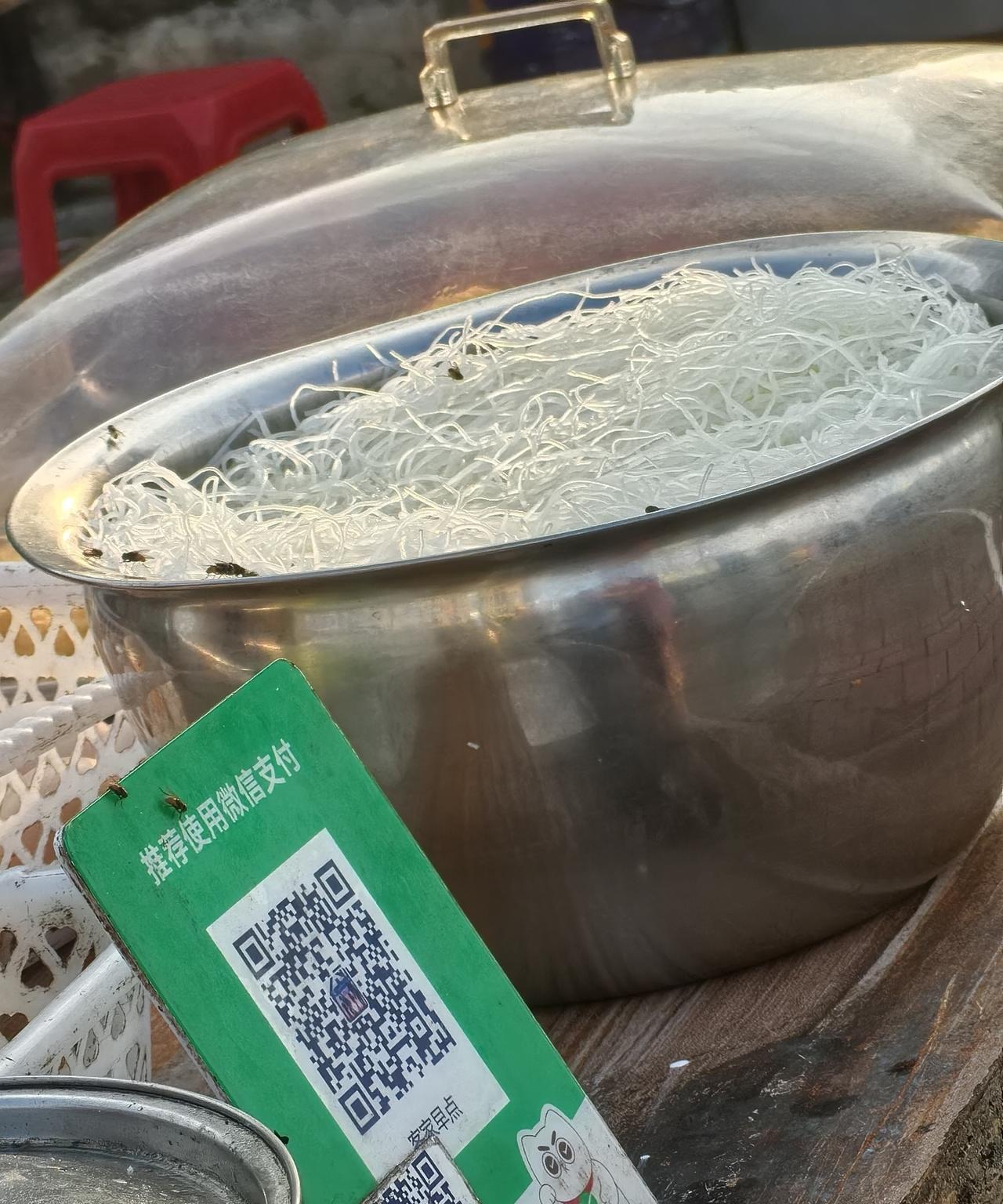 本来想今天在外面买个早餐，看见这些我不吃了[捂脸][捂脸][捂脸]