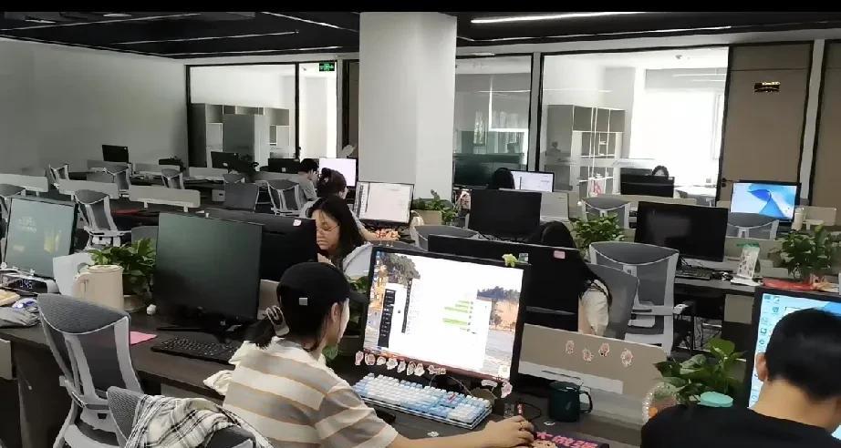 公司领导出去参加了一个什么培训班之后，回来就大受启发的要全公司搞5S/6S。而且