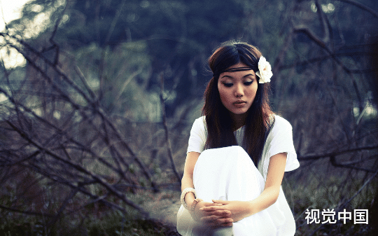 40度高温，老公为哄情人将我关在车里全网直播，可他不知道我是这辆车的设计师，而我出来时就是他的死期