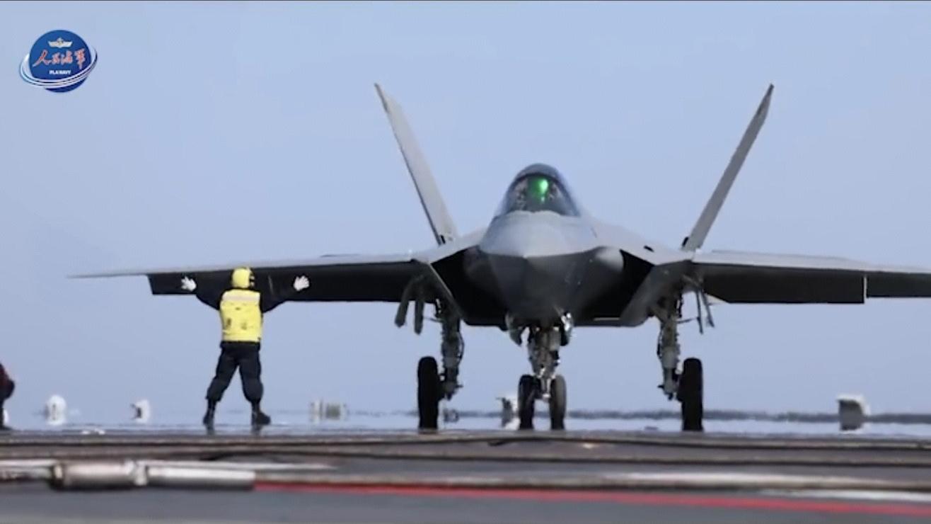 电磁弹射三型舰载机，福建舰开启中国海空协同新纪元