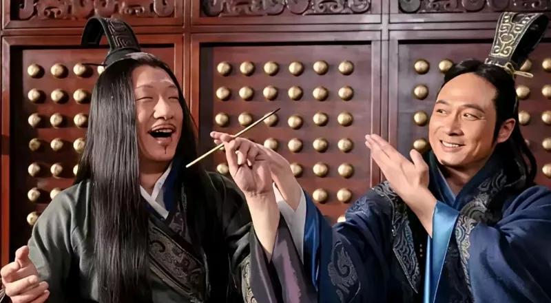 孙膑被剃掉髌骨后，被庞涓接到府上悉心照顾。孙膑为表示感谢，为他默写鬼谷子兵法。某