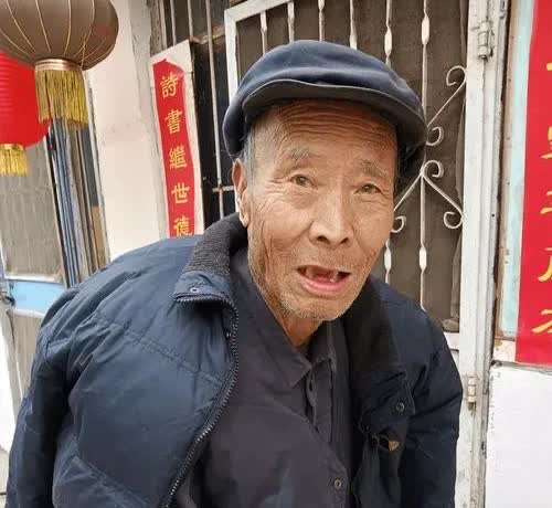 楼下90岁大爷走得突然，在睡梦中安详离世。没想到他儿子没声张，既没请人操办、放鞭