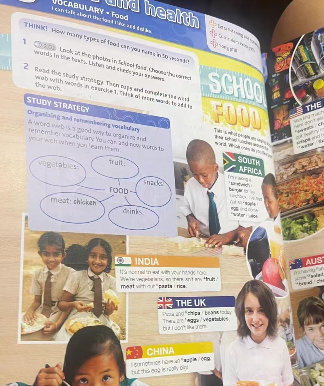 中国小女孩：”有时候有一个苹果或者鸡蛋，但是这个鸡蛋真的很大。“
英国小女孩：”