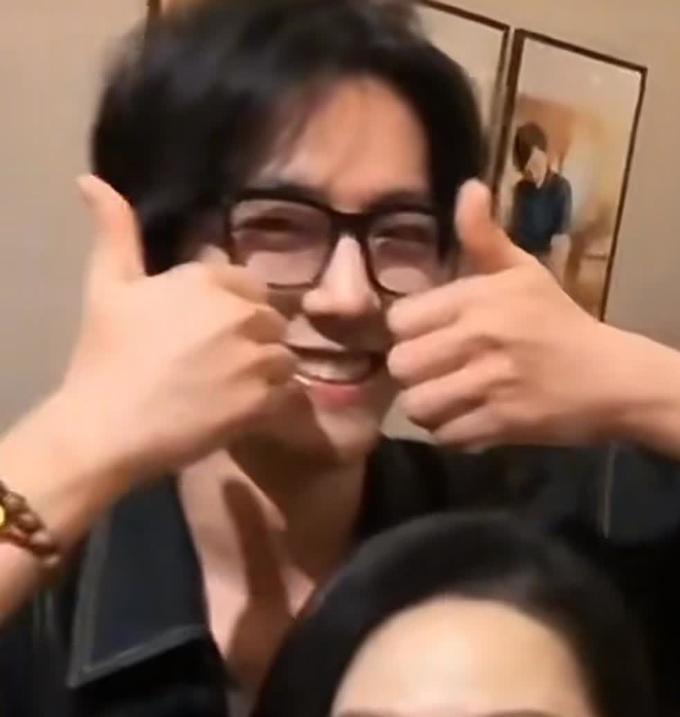 肖战的剧女主是一个不如一个
到底为什么啊？
合作过的杨紫、李沁、任敏、张婧仪