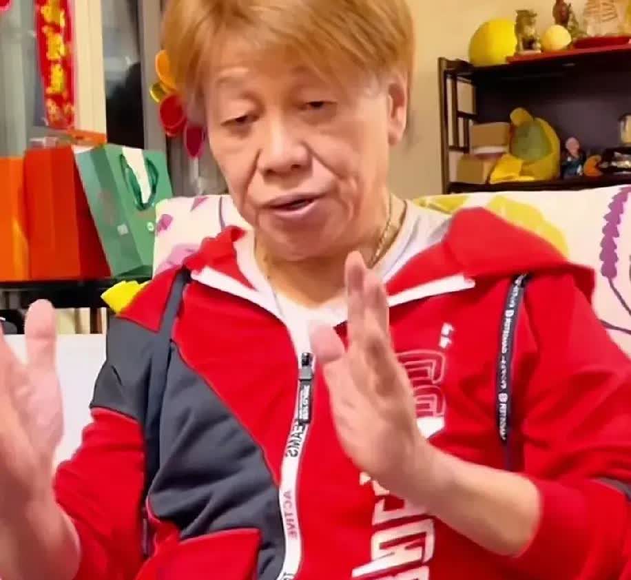 梁小龙谦逊地表示，自己确实打不过马保国，毕竟他已经70多岁了，没有那样的体力了。