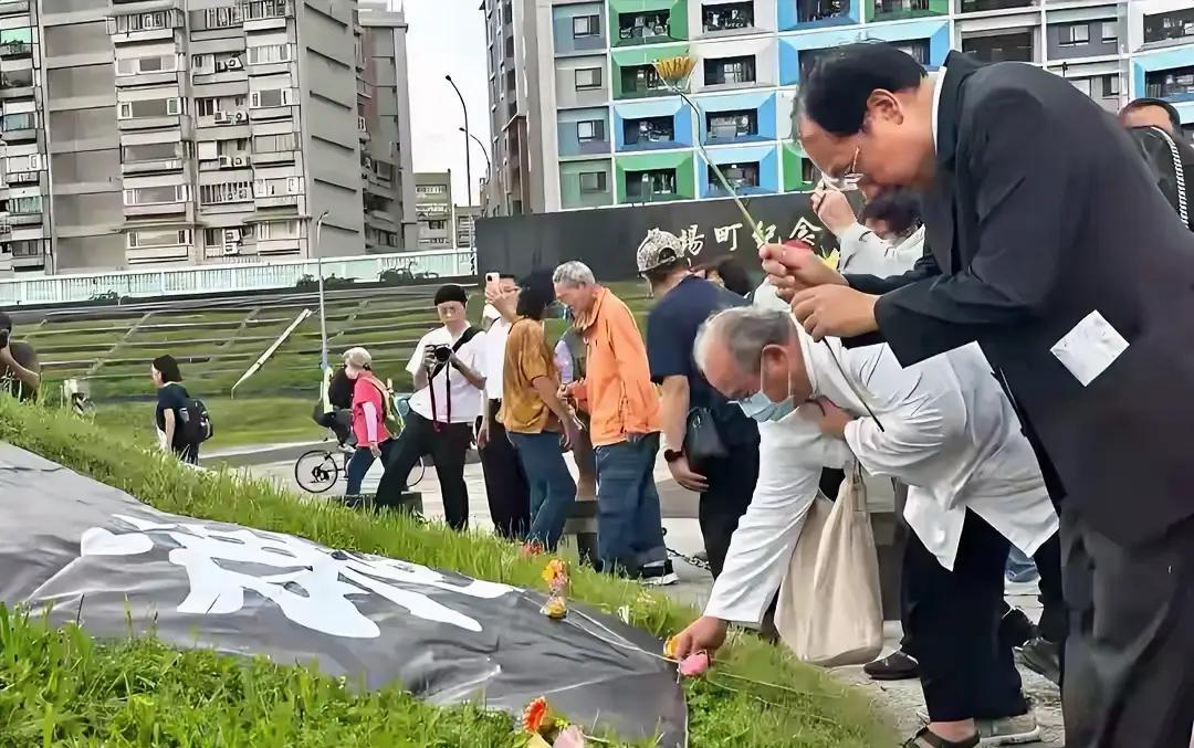 民进党不愿面对这个事实，将来就只能面对开上台北街头的99A坦克了
今天，有台媒记
