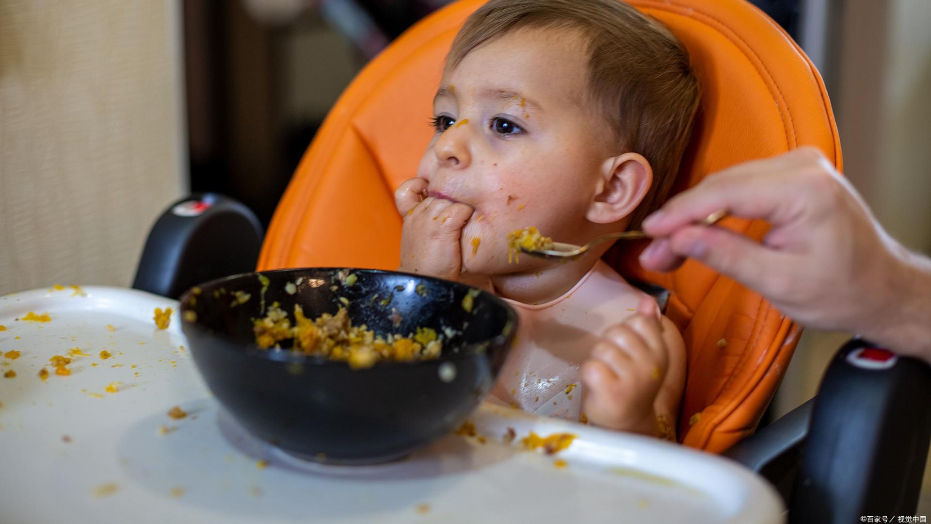 宝宝含饭不咽？别急，做好这3点，轻松养成吃饭小达人