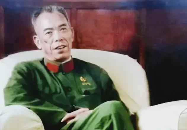 1967年，梁兴初视察归来，车队被地痞拦住：你们开不出这条街！



那年，一位