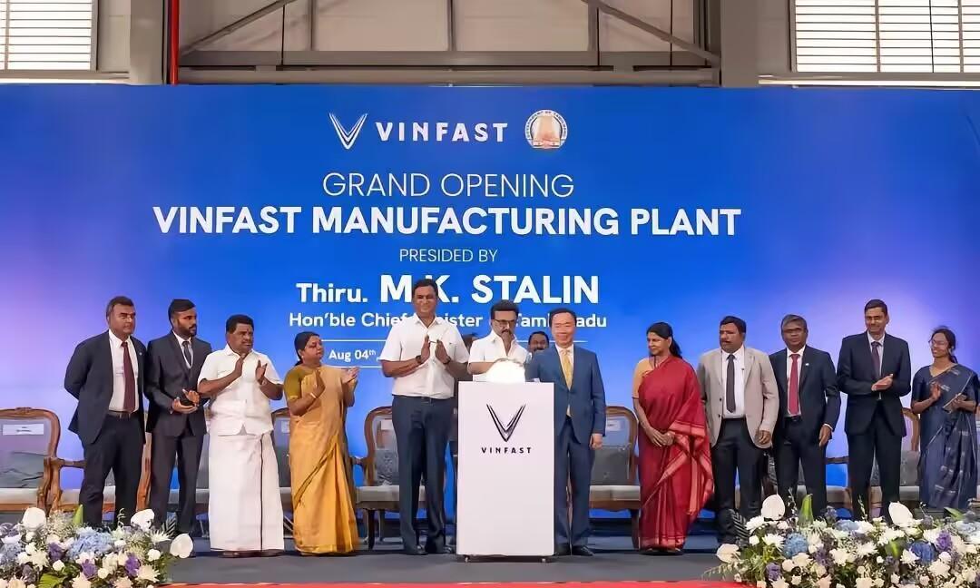 越南品牌VinFast汽车，在印度启用其电动车组装厂。计划在第一阶段，生产500