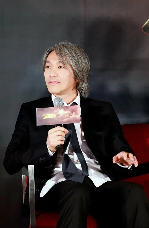 2013年，周星驰导演的《西游降魔篇》，获得12亿票房，但华谊却拒绝支付周星驰8