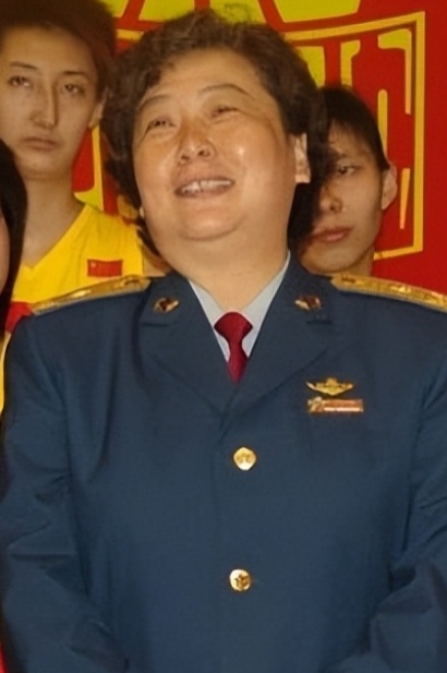 1982年，女飞行员刘晓莲驾驶飞机升至7000米高处时，被一架歼击机撞击，巨响后