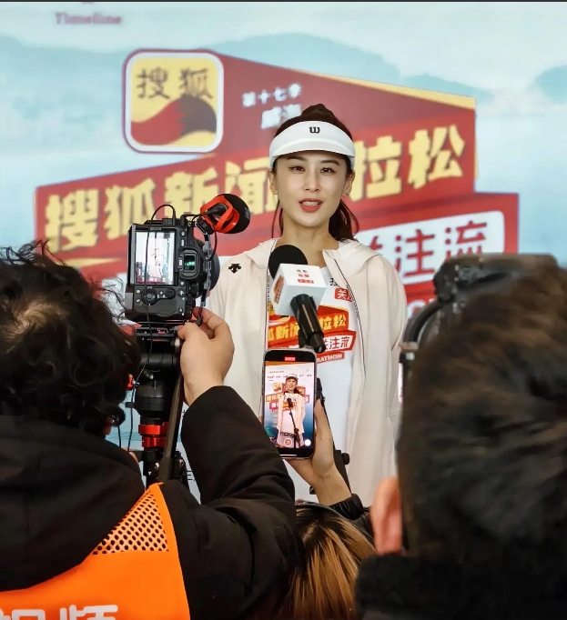 大家发现了吗？
黄圣依身上有一个非常透彻的点，
值得所有人学习，那就是她
看问题