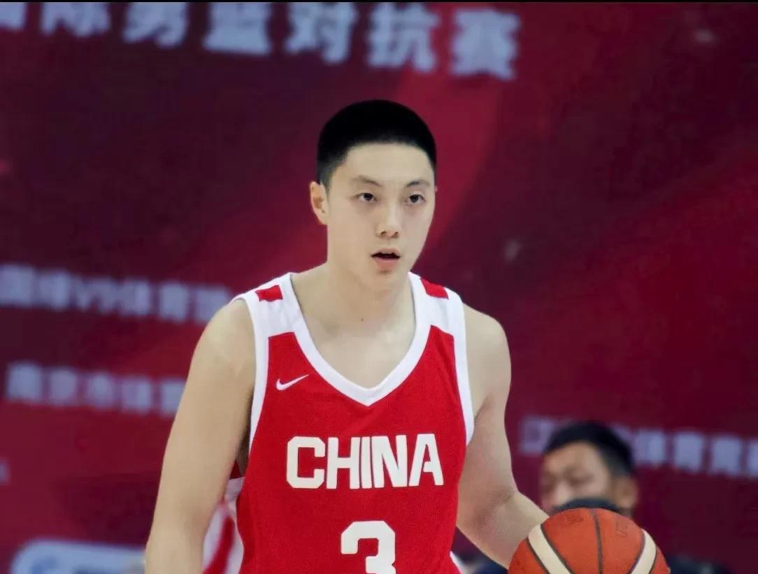 真心奉劝郭士强指导，真的应该放弃胡明轩了，打韩国这场属实是太拉胯了，全场扔了5个