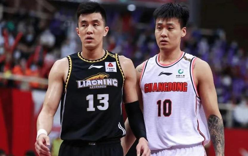 CBA交易精彩程度堪比NBA，周琦赵睿下赛季该如何面对新疆球迷？

两年前周琦赵