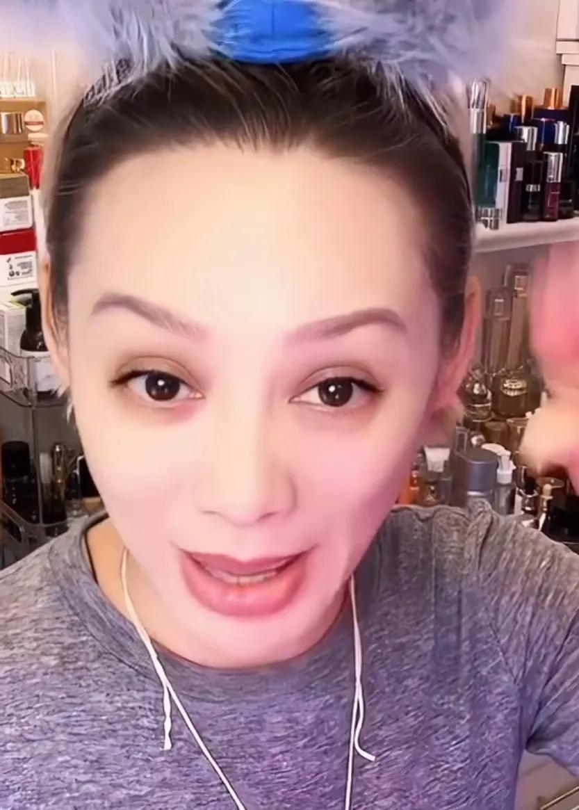 不久前汪峰与宁静在节目中牵手被传出恋情，为此汪峰发出他和女友森林北的甜蜜合照，并