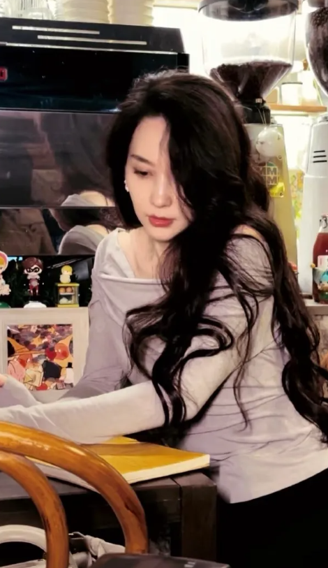 54岁的汪峰，

这一生最爱的女人不是第一任妻子齐丹，也不是第一个给他生孩子的女