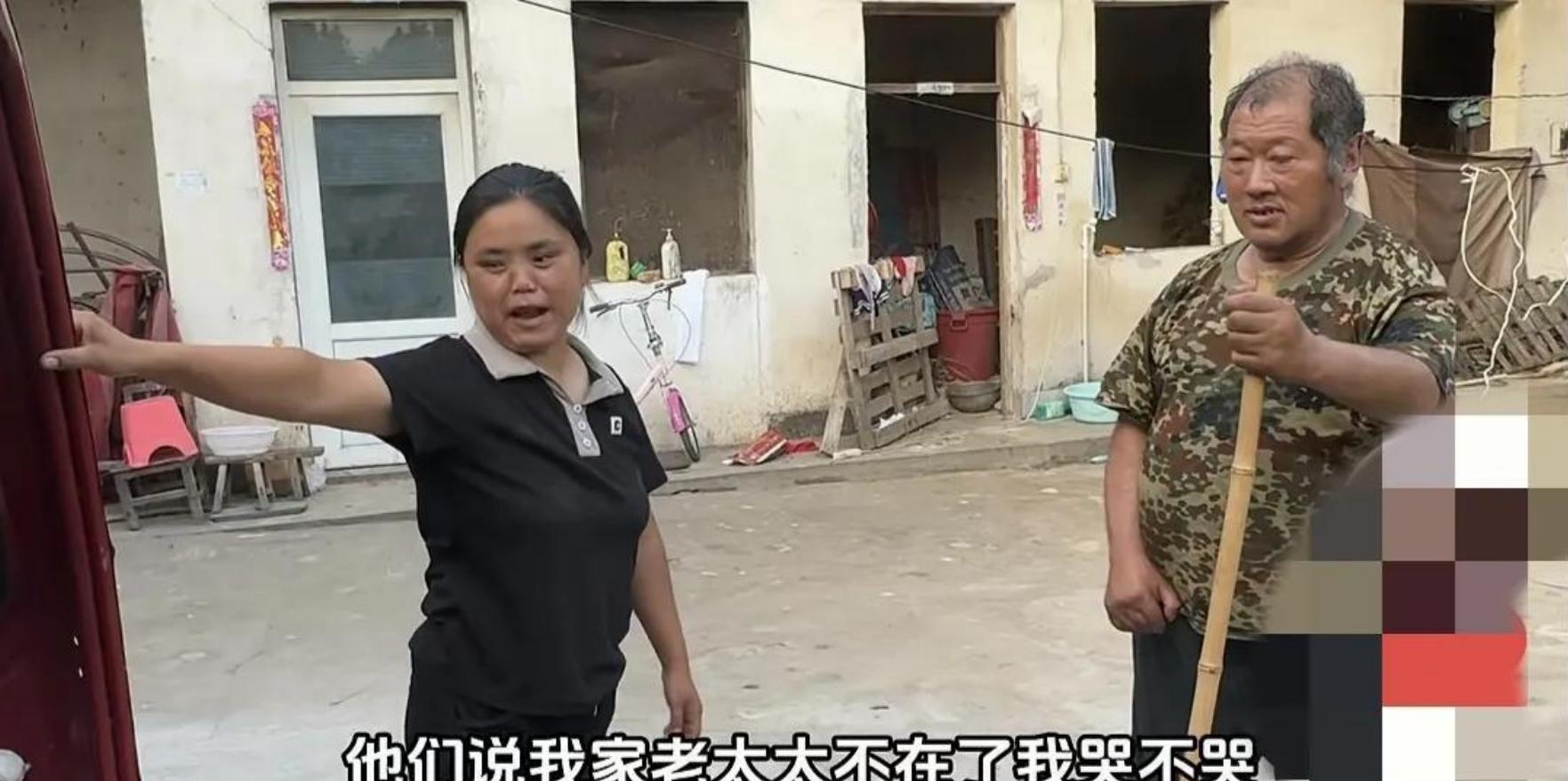 丹丹的婆婆去世了，去世前婆婆摸摸丹丹的手，表达了心疼和感恩。



那是一个悲伤