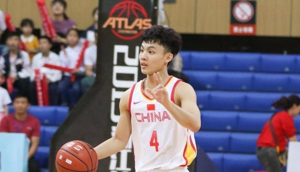 徐杰太吃香了！
广东男篮有意签下陈国豪后，关于广东男篮球员交易传闻越来越多。除了