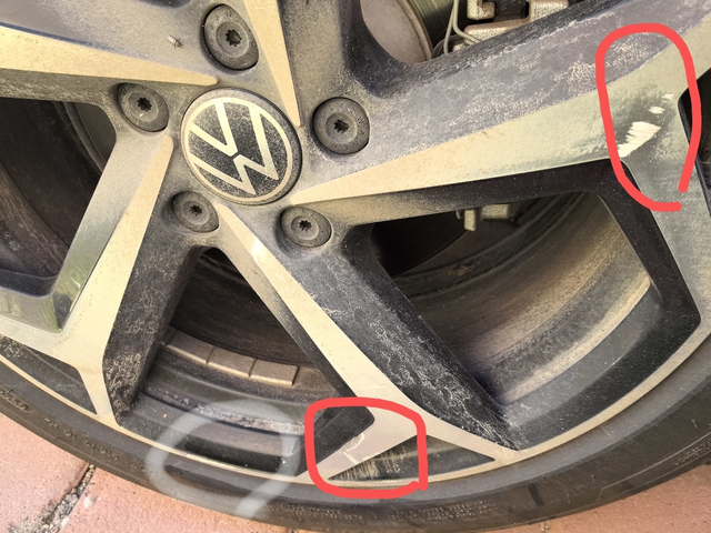 迈腾轮毂刮蹭
轮毂一点刮蹭，用不用修复啊