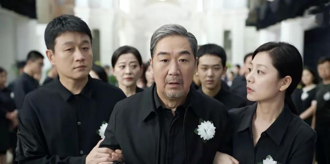 《我的后半生》
我的天呐，新剧连夜追了四集，根本停不下来，太好看了！
剧情围绕大