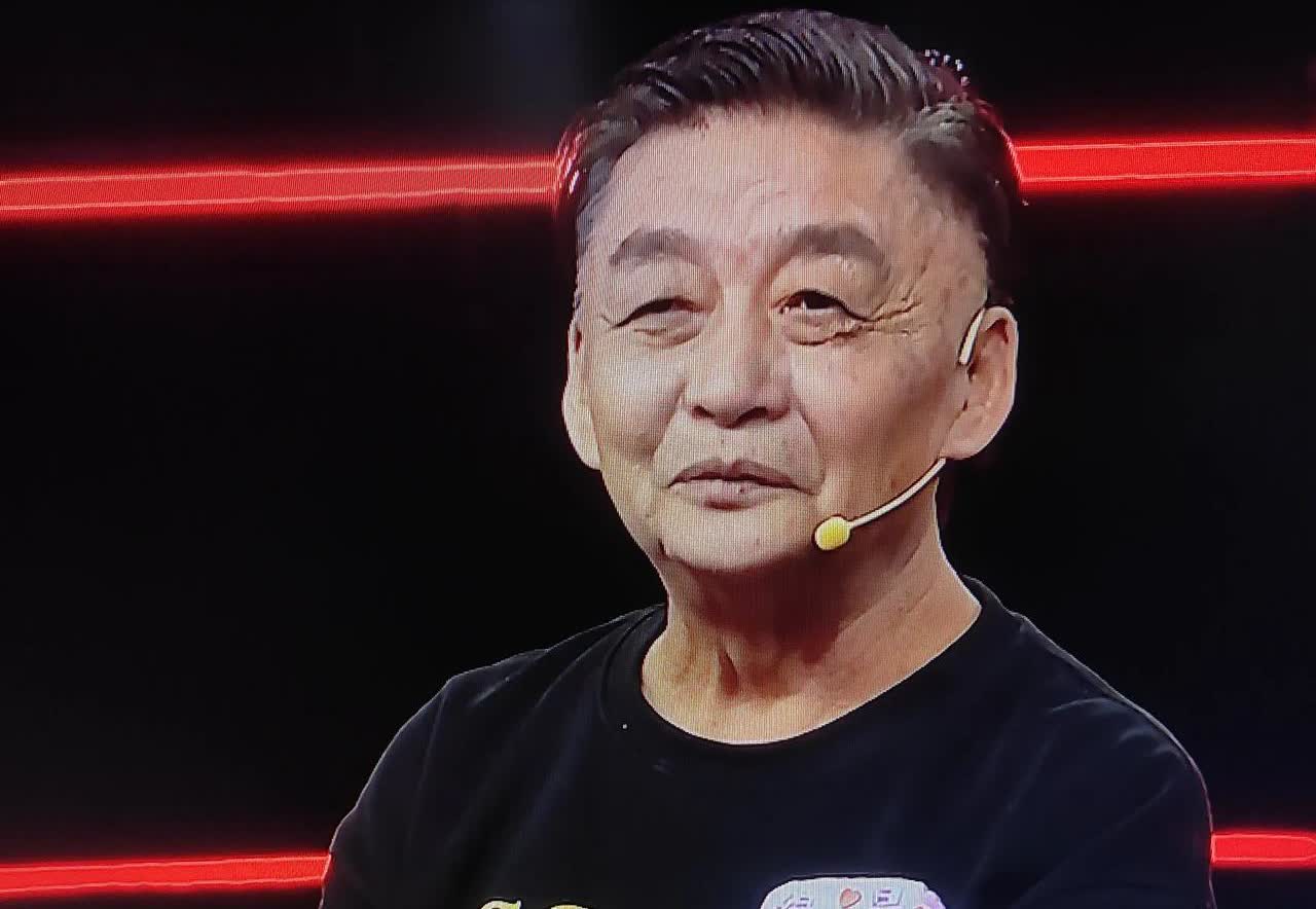 今天的“缘来是你”节目，因为一帮瘸了拐几的老头老婆卖膏药而晚点了几分钟、男嘉宾7
