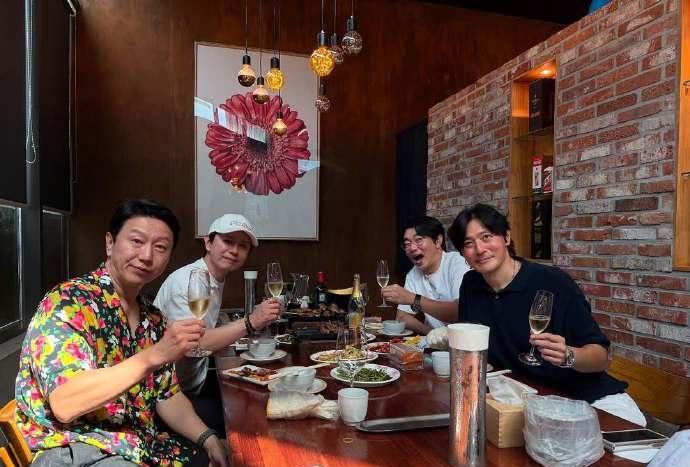 【《绅士的品格》张东健、金秀路、金民钟、李钟赫13年后再相聚！】
演员张东健、金