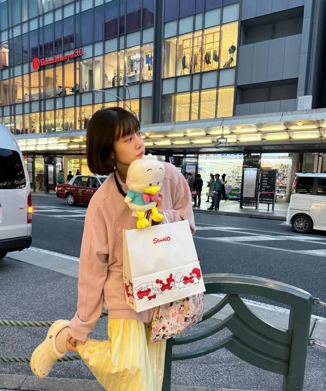 演员李溪苪的旅游照，现在不知道还有多少朋友记得李溪苪，李溪苪之前和杨幂迪丽热巴都
