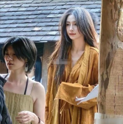 杨颖，近日出现在景迈山拍杂志，不得不佩服她的颜值，太美了 ​​​