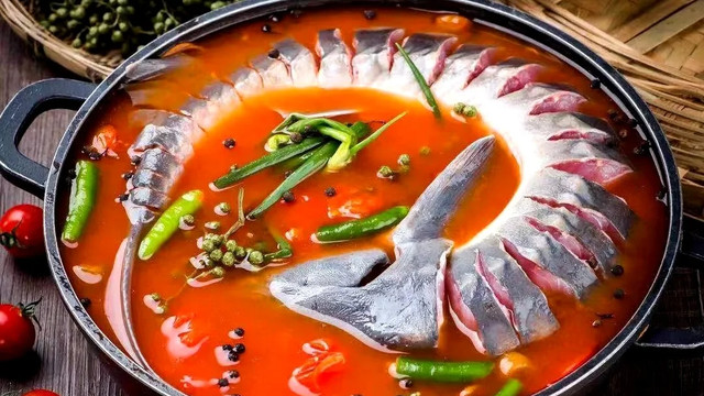 贵州超好吃的8大美食！没尝过这口“酸辣江湖”，人生都不完整