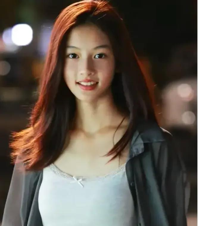 七七妈妈是最清醒的，
赶紧利于网络舆热接商业活动套现，
因为她知道娱乐圈哪有
