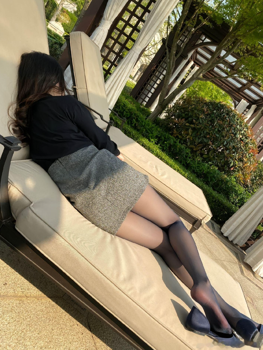 女朋友在这睡觉让我给她扇蚊子[裂开][裂开][裂开]