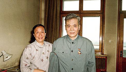 1986年，弥留之际的邓稼先向中央提出一份建议书，指出世界上的核弹理论水平接近极