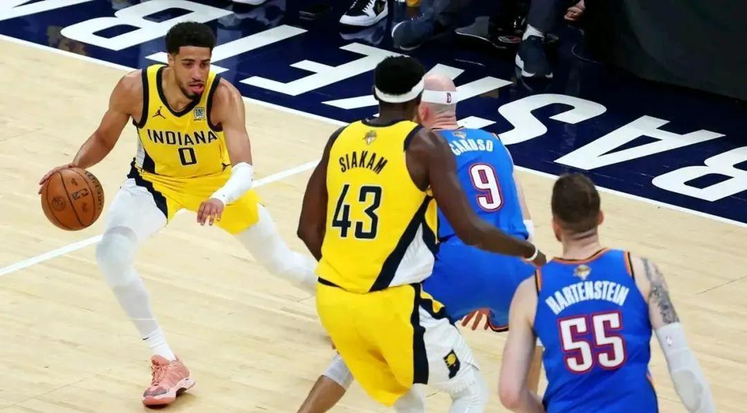 NBA总决赛G4，雷霆祭出双塔阵容亚历山大第四节发挥出色赢下比赛，大比分变为2：