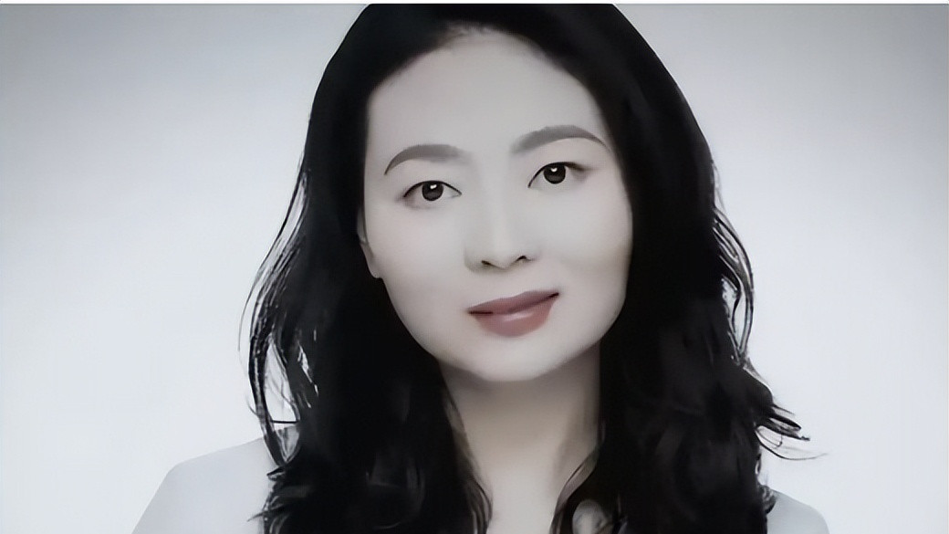 美女假冒高官家属招摇撞骗，诱使公安局长，两年承接上亿工程项目