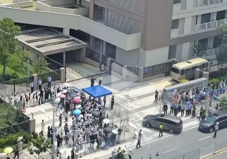 难怪有网友说
跑男来台州这阵容根本就是些三四线没名气的
看了网友拍的这个果然是毫