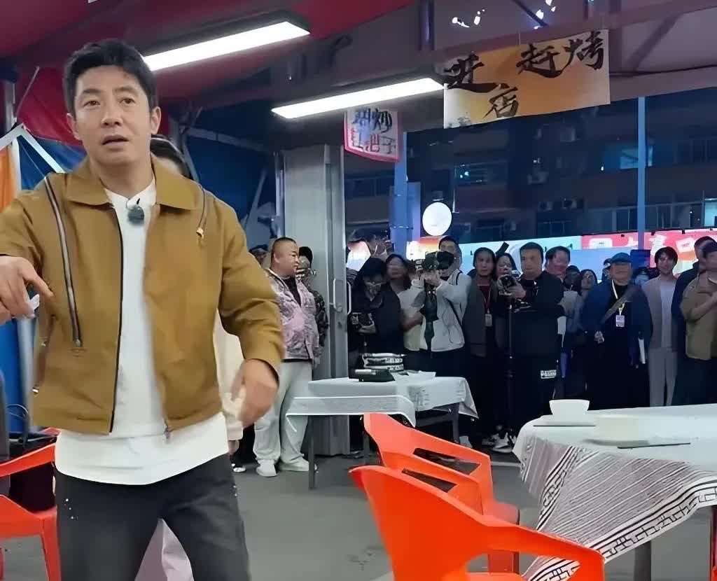 又一次被撒贝宁折服了，

不是因为他主持又救了个场，

也不是说他主持又