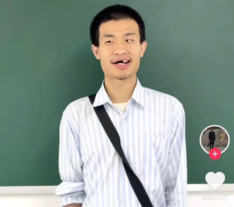 评论区全是网友在许愿明天高考成功的。
还有感叹这可能是自己在这个账号唯一能看懂的