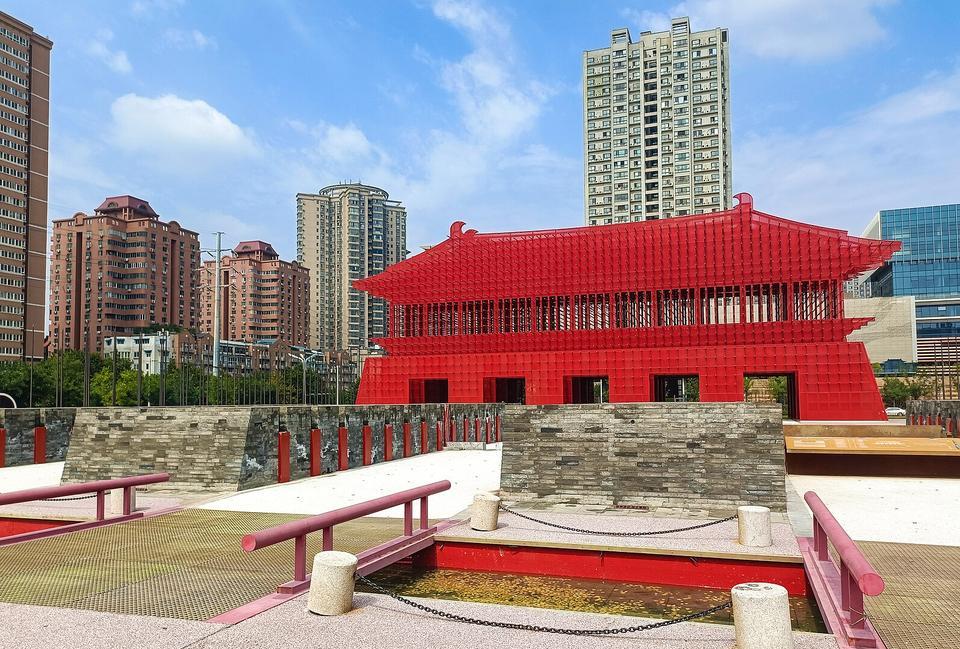 其实洛阳西安的大遗址保护可以多多交流，相互借鉴学习。
洛阳独创的覆罩保护模式，已