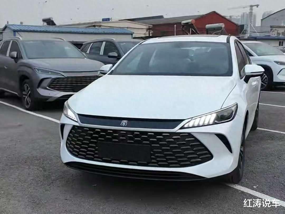 秦PLUS DM-i长续航版到店，车机升级，增双层玻璃，纯电