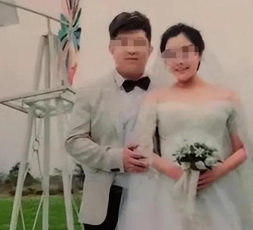 2019年，上海95后夫妻在家中厕所离奇死亡，现场没有发现任何作案痕迹，经调查后