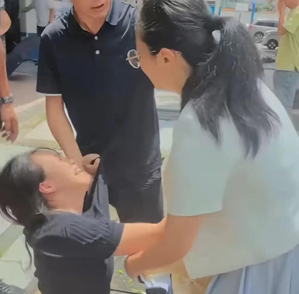 北海摩托艇撞快艇相撞事件确实太惨了
据说现在还有一直胳膊找不到
死者才31岁
老