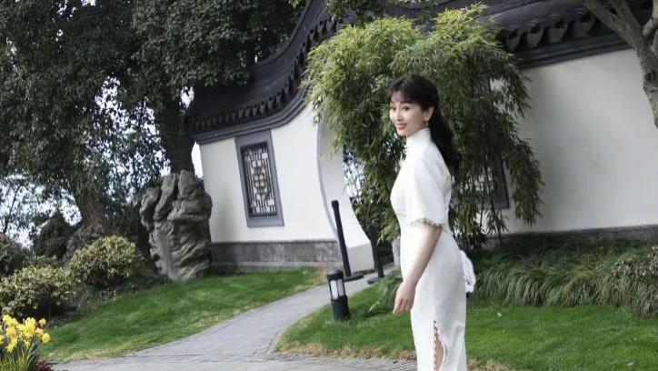 年龄不是问题！71岁赵雅芝穿10厘米高跟鞋，和31岁少女一样灵动