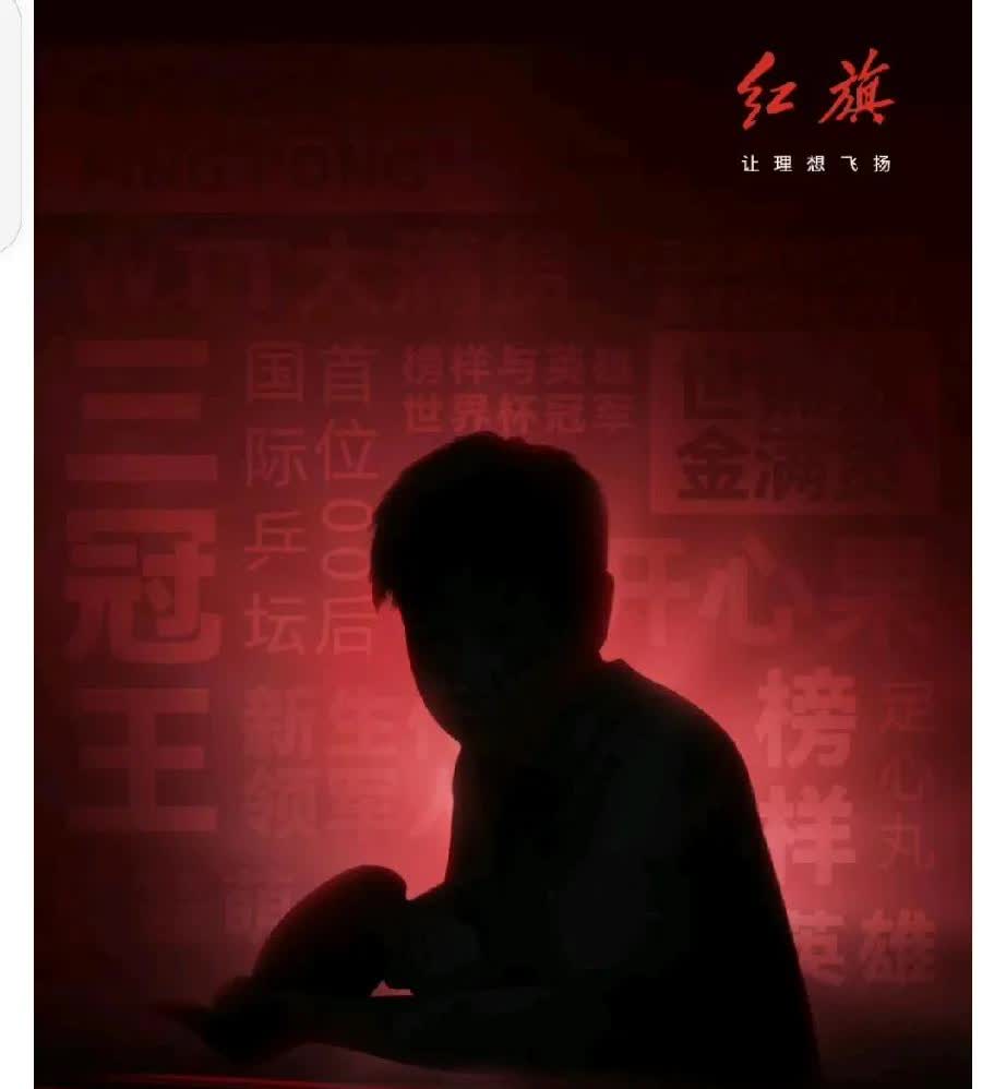 没有动态的日子以为在好好休息
原来参加活动了
晃眼一看像是大头
定睛一看更