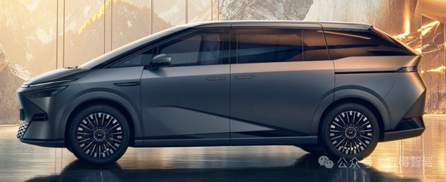 增程X9的几点杂谈
1.就说了要出，为啥一直不出，因为电池未到位，现在才有其他车