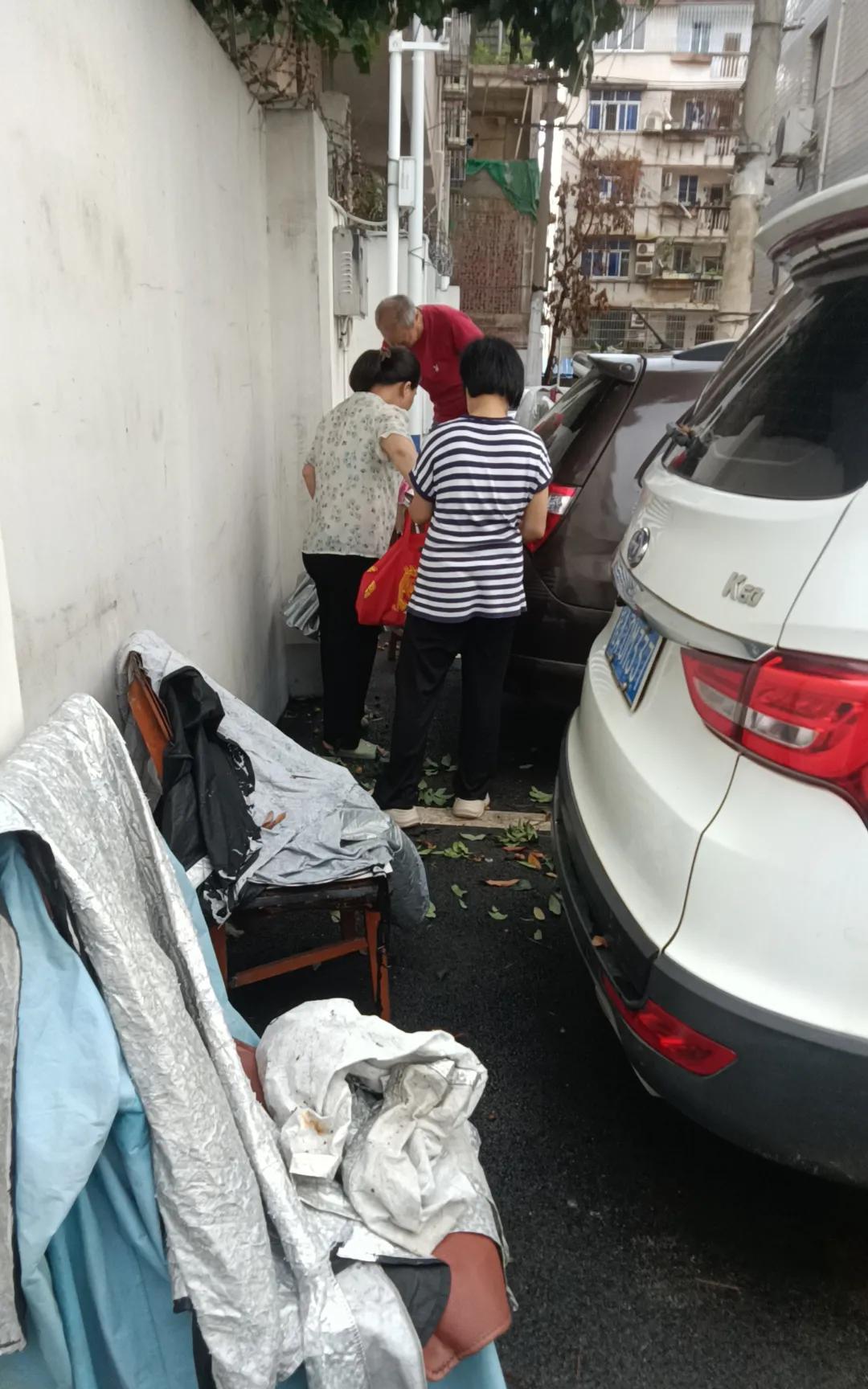 现在打工的尽头就是灵活就业[泪奔]
朋友在某建工作了二十多年了，现在四十出头的年