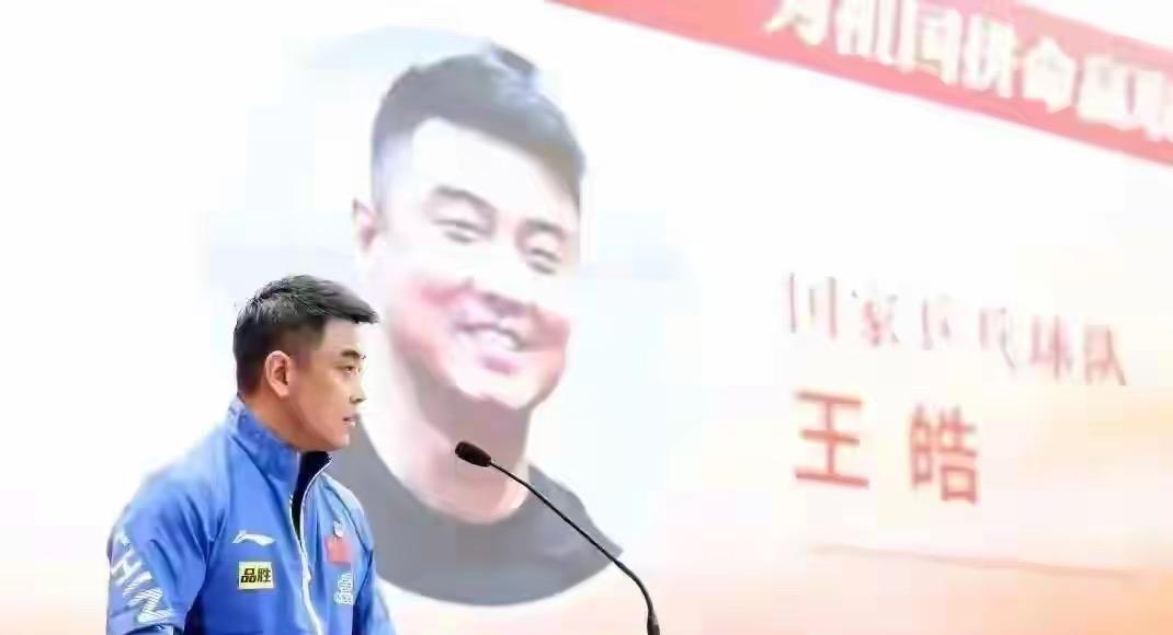 王皓考取先农坛体校的正式编制已经是板上钉钉子的事了，笔试第一面试第一意味着接下来